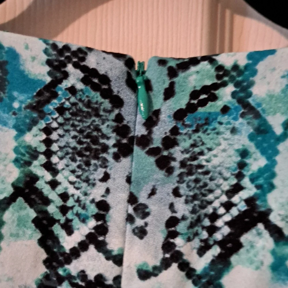 NWT Liz Clairborne Sleeveless Snake Print Dress - Green - Picture 3 of 4